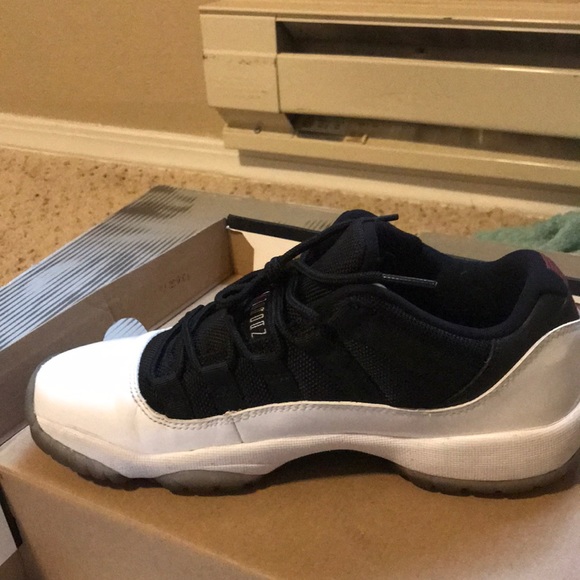 Air Jordan 11 retro low (GS) - Picture 2 of 6